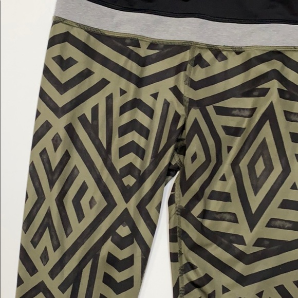 Lululemon Run: Inspire Crop II Full-On Luxtreme in Chevron Shuffle - Picture 8 of 14